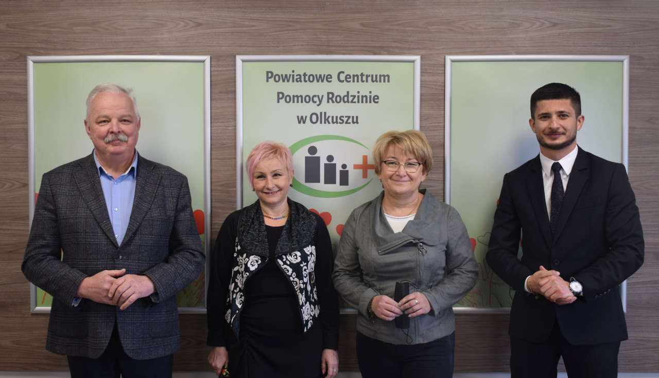 od lewej: Minister Jacek Osuch, Wicestarosta Paulina Polak, Dyrektor PCPR Anna Curyło-Rzepka, Starosta Olkuski Bogumił Sobczyk